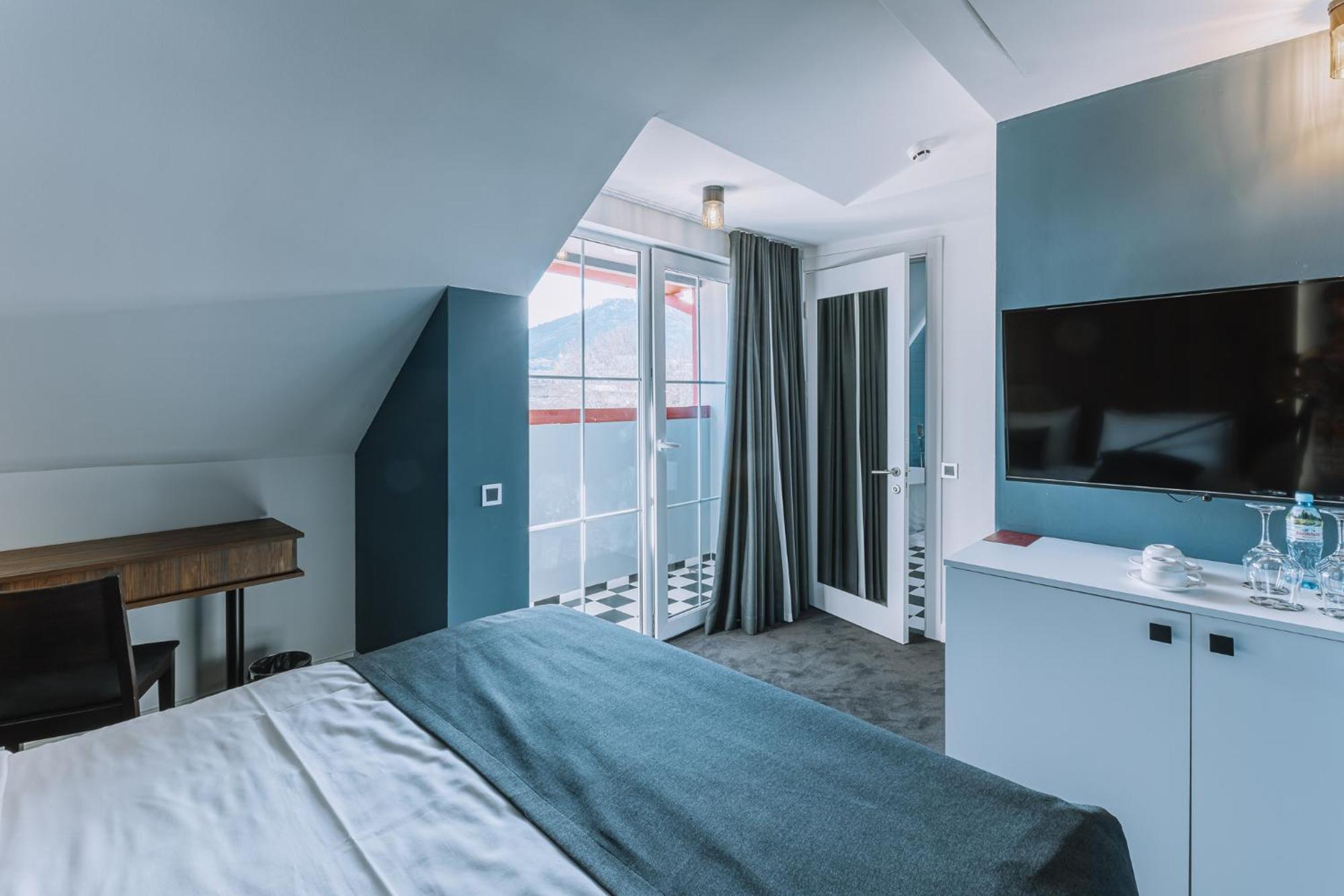 Hotel Twenties Tbilisi - Stay & Dine Buitenkant foto