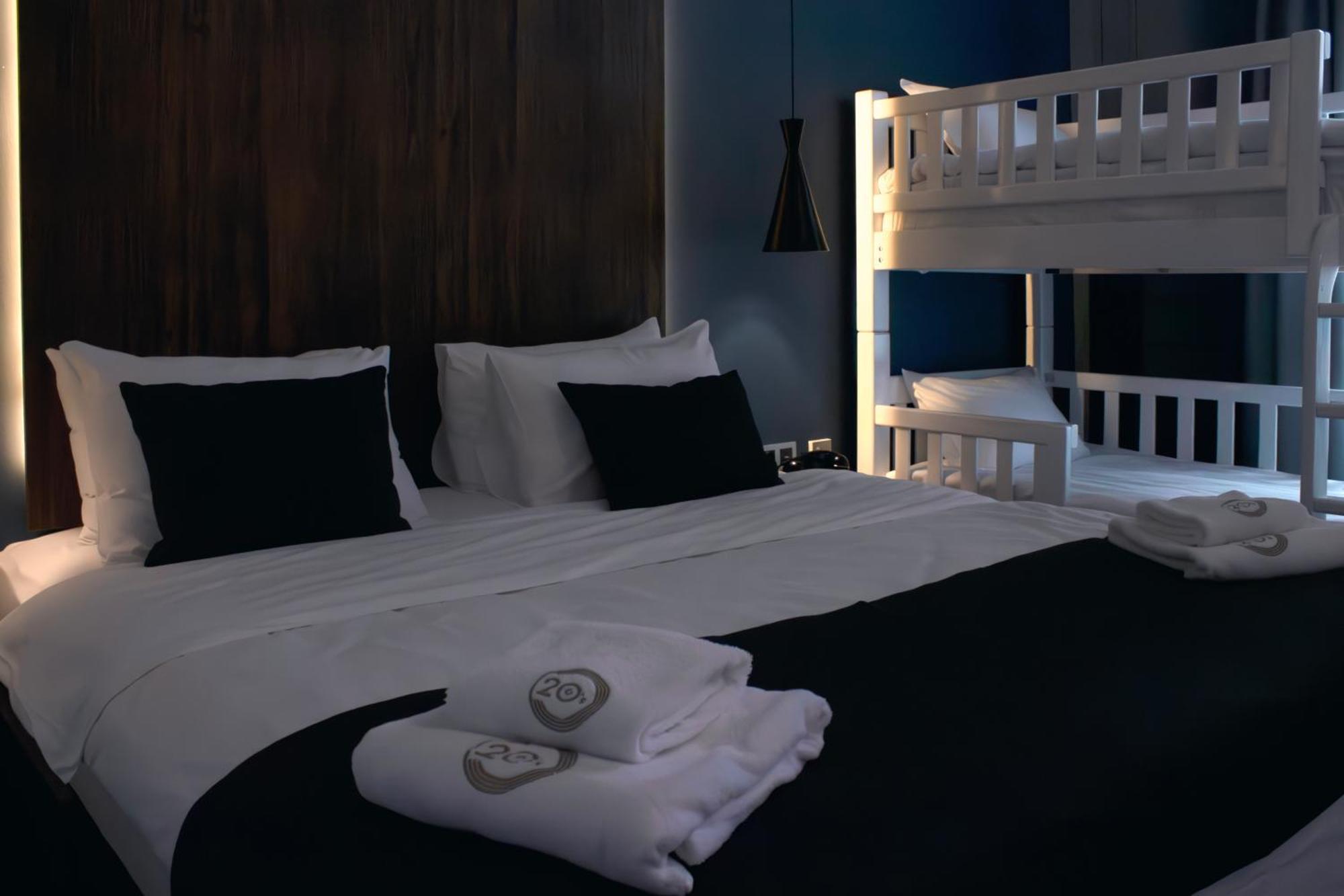 Hotel Twenties Tbilisi - Stay & Dine Buitenkant foto
